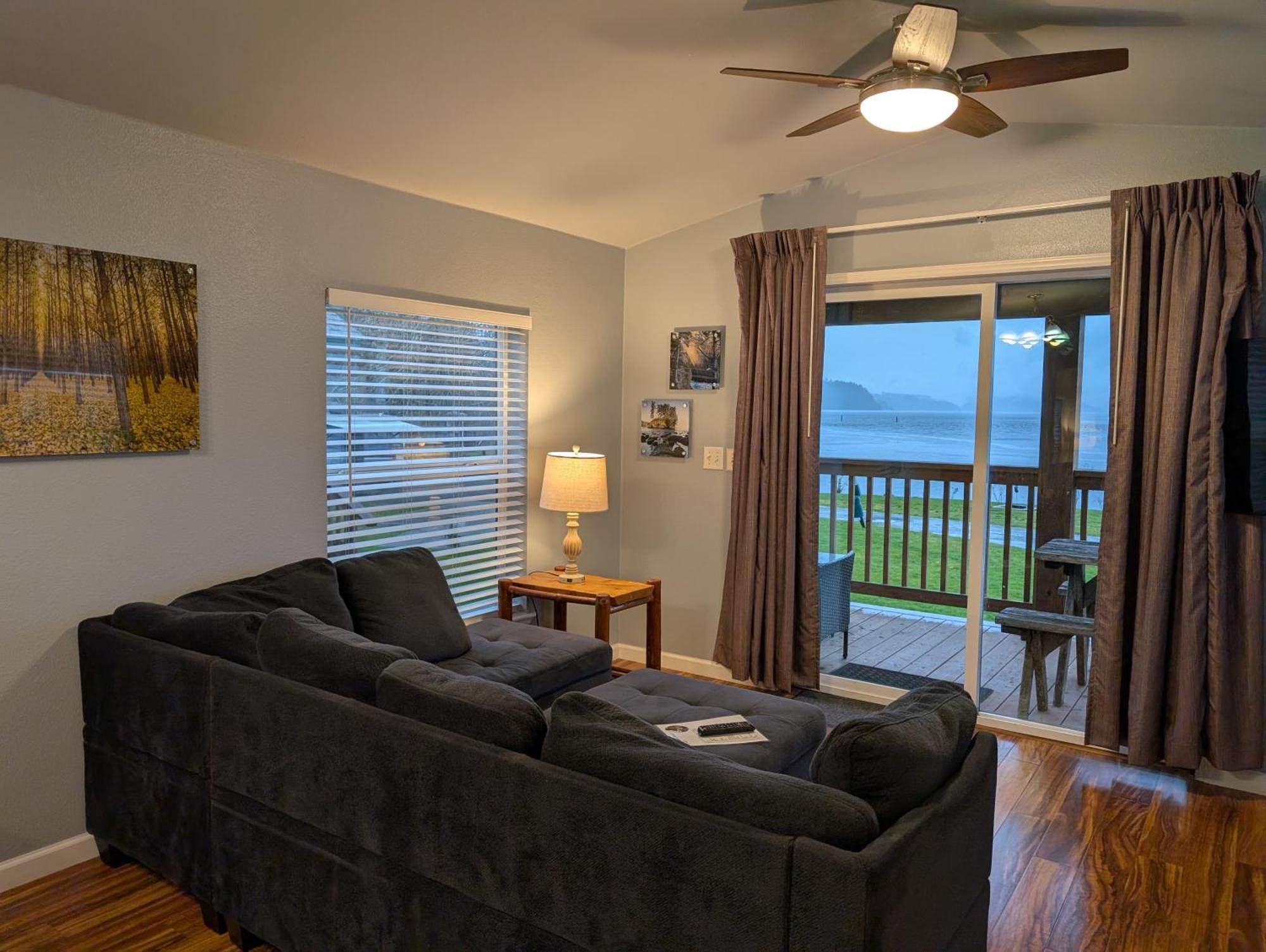 Motel The Waterfront At Potlatch à Shelton Extérieur photo
